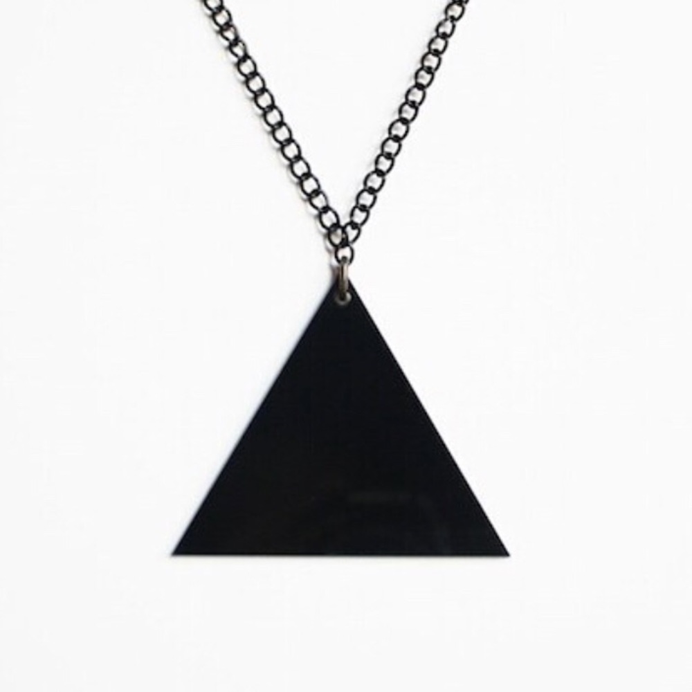 DELTA NECKLACE